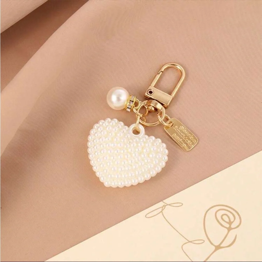 NWT Faux Pearl Heart Beaded Bag Charm or Keychain. Bag and Keys Accessories - Picture 11 of 12